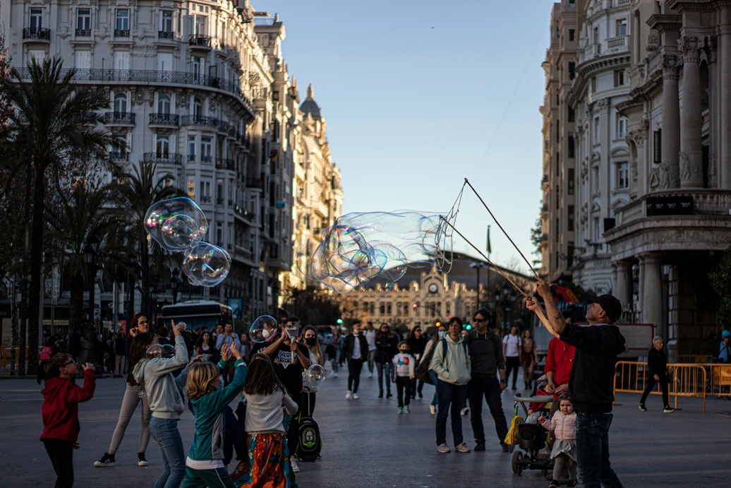 Demografia da Espanha 2076: Imigração como Motor do Futuro - Espanha, Cidadania: Projeções do INE mostram Espanha com 53,8 milhões de habitan...