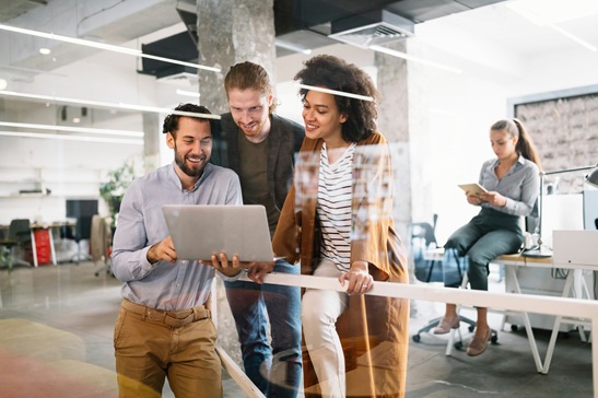 Mercado de trabalho na Espanha no 2.º trimestre de 2026: Desemprego cai para 9,87% e imigração impulsiona a atividade - Notícias, Espanha: INE espanhol confirma criação de 486 mil postos de trabalho ...