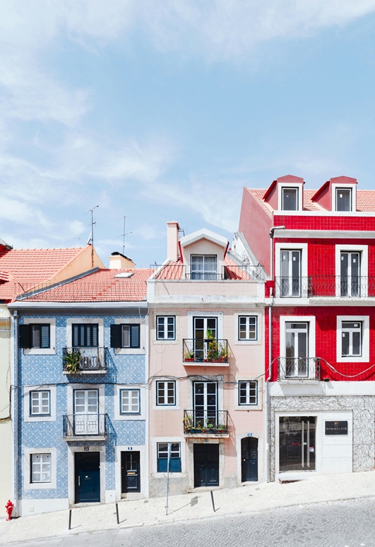 Arrendar casa em Portugal em 2026: Para quem trabalha remoto ou híbrido, a diferença pode chegar a 1500 euros ente litoral e interior. - Portugal, Economia: Arrendar casa em Portugal custa em média 16,27 €/m² em junho...