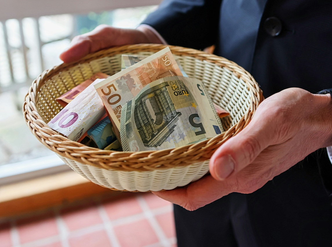 Propinas en euros en Europa - cultura diferente de Brasil