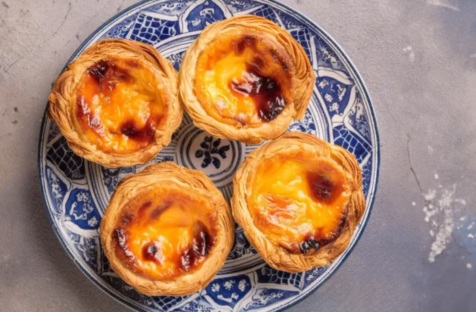 Pasteles de nata portugueses - dulce típico de Portugal