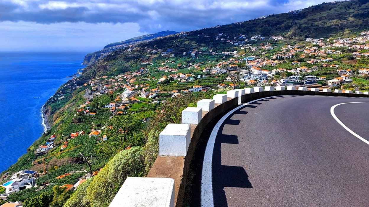 Paisagem da Ilha da Madeira — região vinícola do Vinho Madeira, Portugal